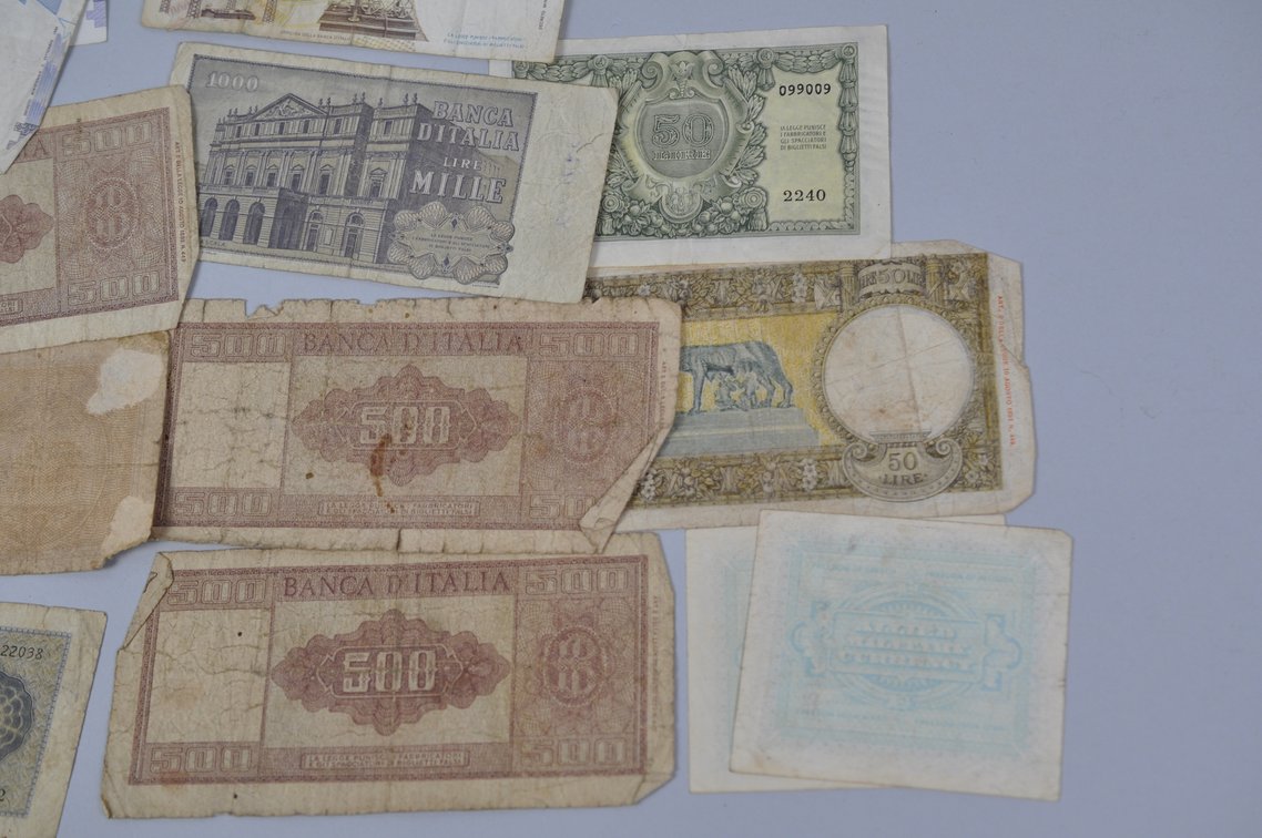 Assortment of Old Italian Lire Banknotes, photo 17 of 17