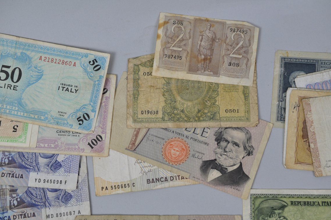 Assortment of Old Italian Lire Banknotes, photo 4 of 17