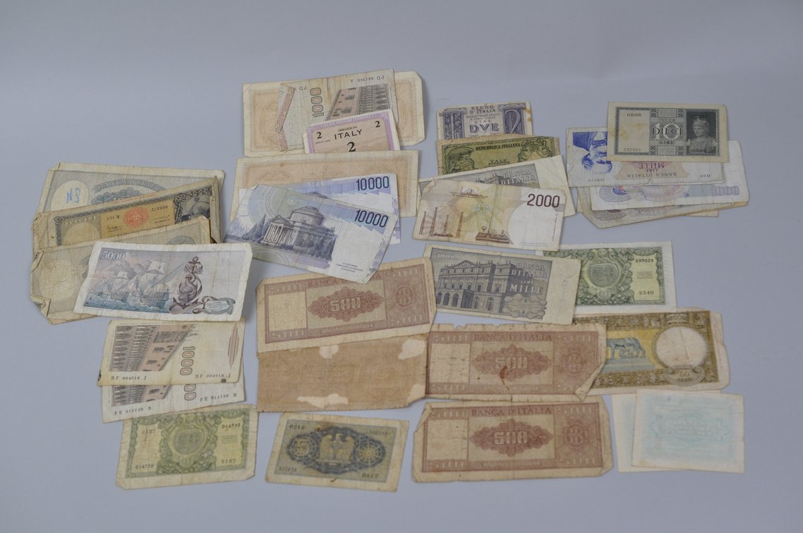 Assortment of Old Italian Lire Banknotes, photo 11 of 17