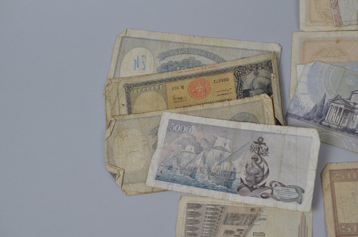 Assortment of Old Italian Lire Banknotes, photo 12 of 17
