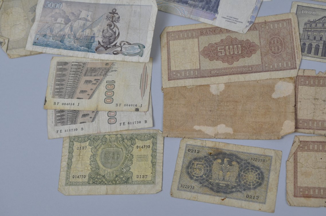 Assortment of Old Italian Lire Banknotes, photo 13 of 17