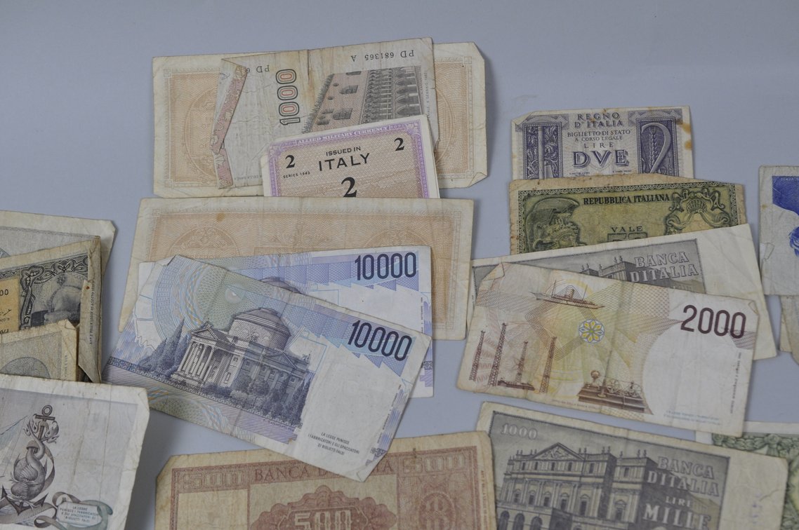 Assortment of Old Italian Lire Banknotes, photo 14 of 17