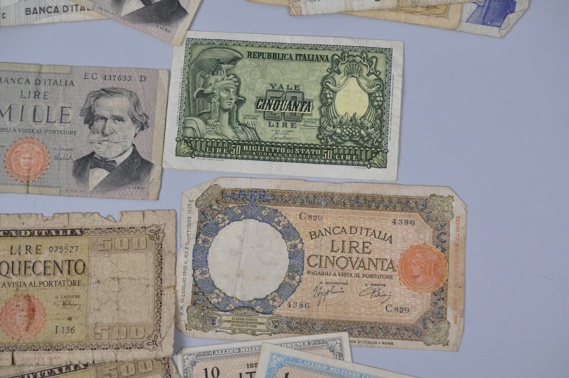 Assortment of Old Italian Lire Banknotes, photo 9 of 17