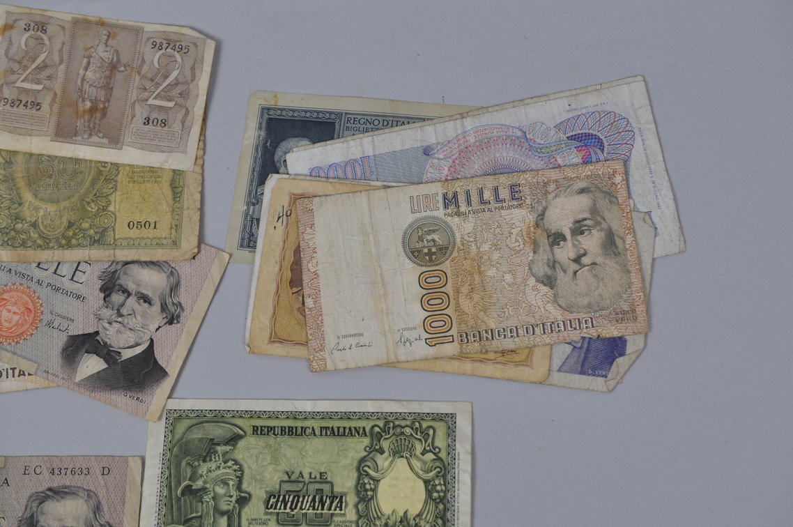 Assortment of Old Italian Lire Banknotes, photo 5 of 17