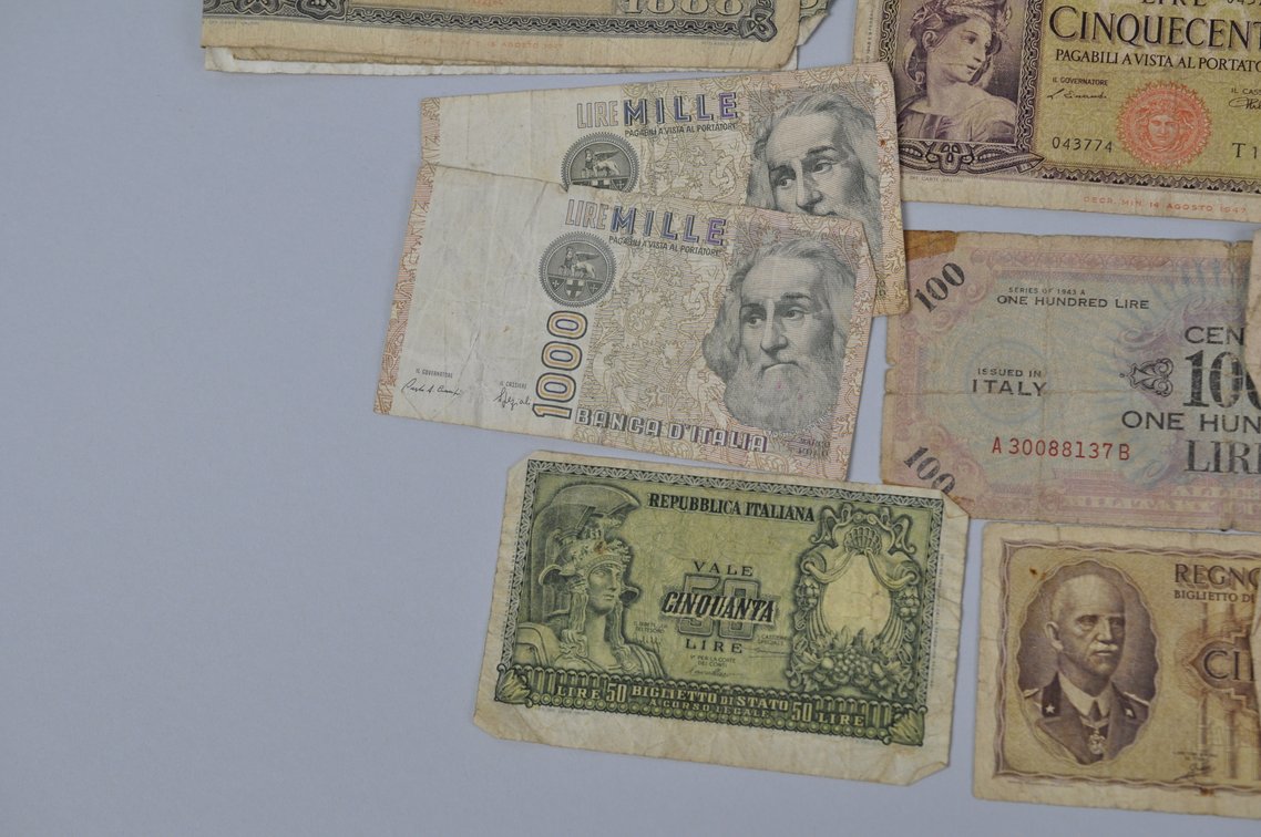 Assortment of Old Italian Lire Banknotes, photo 6 of 17