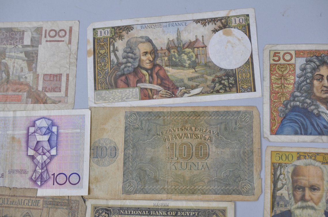 Assortment of Old Franc Banknotes, photo 14 of 15