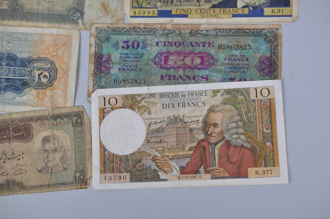Assortment of Old Franc Banknotes, photo 8 of 15