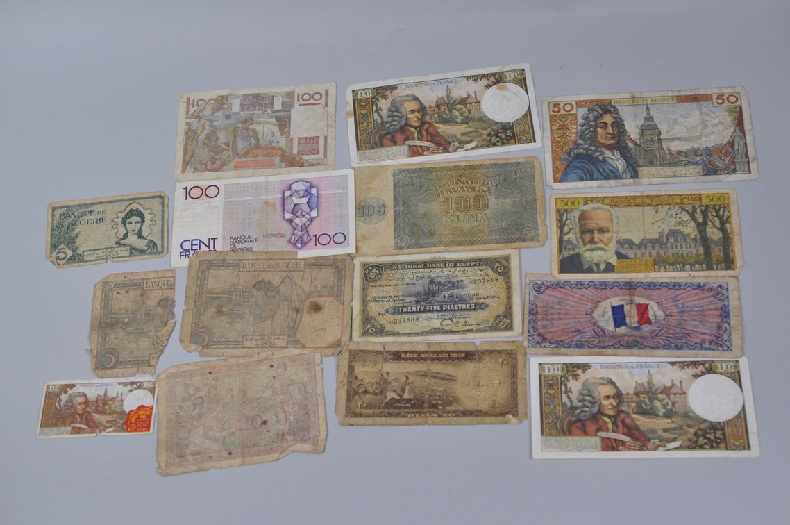 Assortment of Old Franc Banknotes, photo 9 of 15