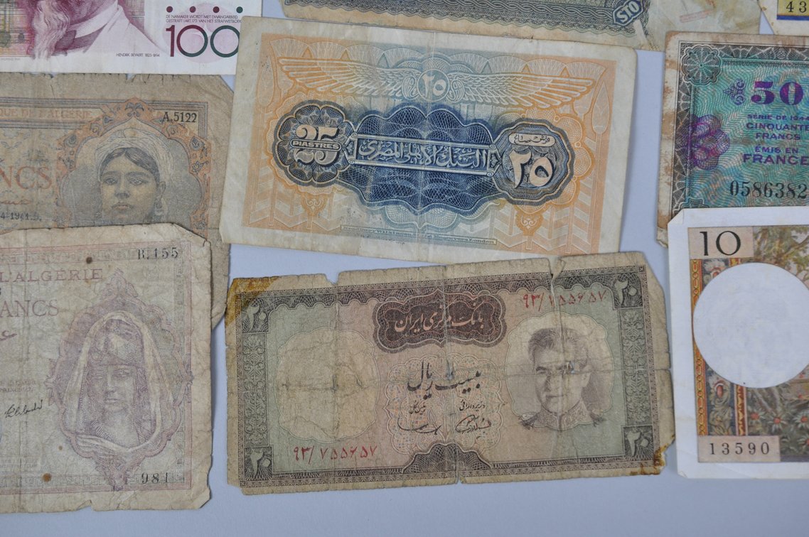 Assortment of Old Franc Banknotes, photo 5 of 15