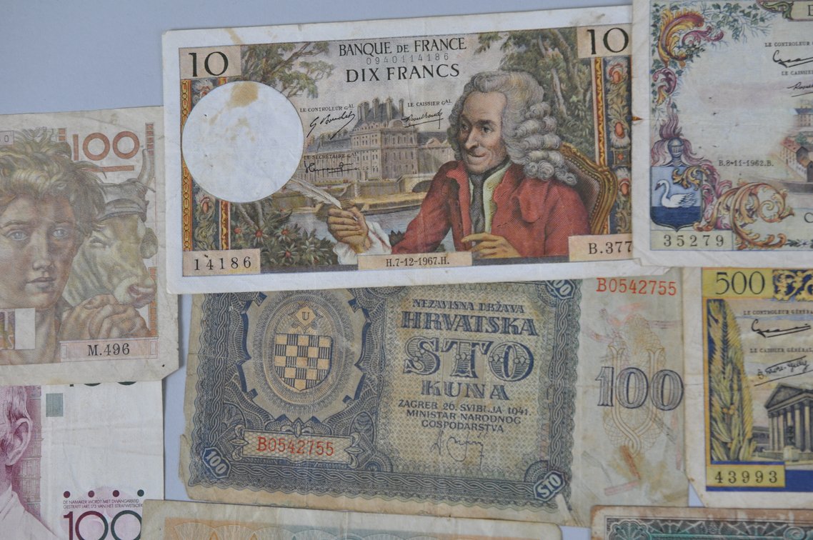 Assortment of Old Franc Banknotes, photo 6 of 15