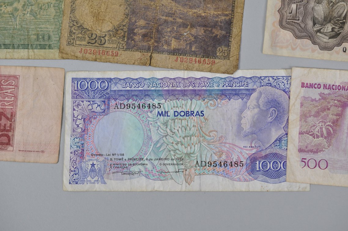 Assortment of Old Banknotes, photo 18 of 19