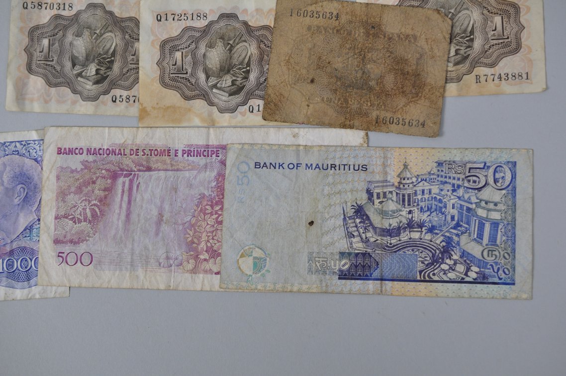 Assortment of Old Banknotes, photo 19 of 19