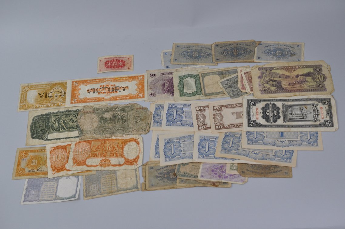 Assortment of Old Banknotes from the Pacific and World War Two, photo 11 of 20