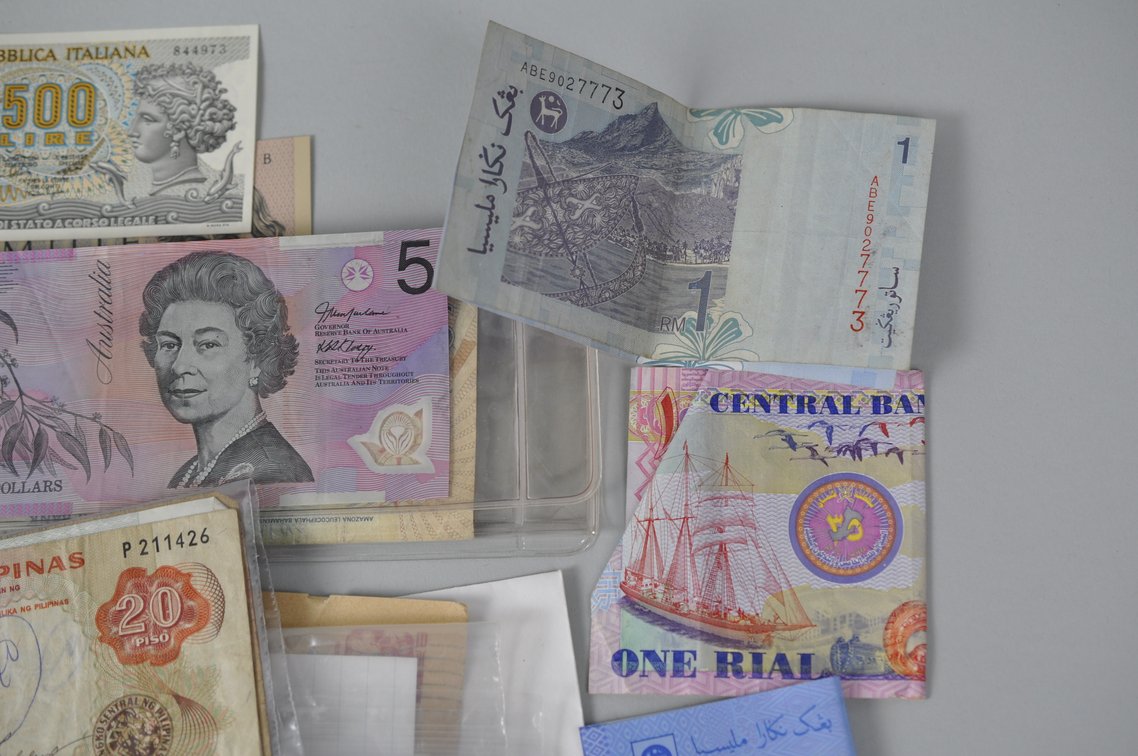 Large Assortment of Banknotes from Various Countries, photo 9 of 19