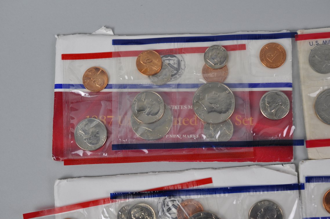 Uncirculated Coin Sets from the 1980s, photo 2 of 15