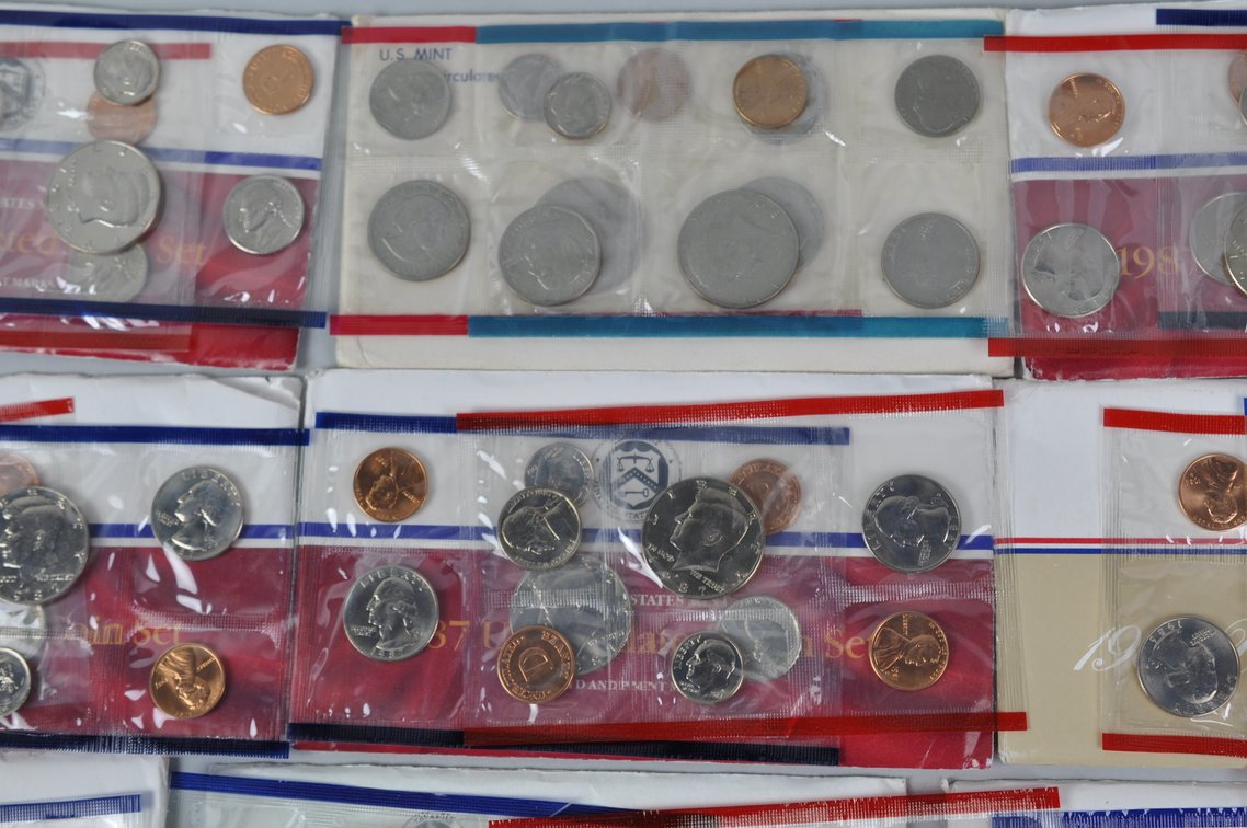 Uncirculated Coin Sets from the 1980s, photo 4 of 15