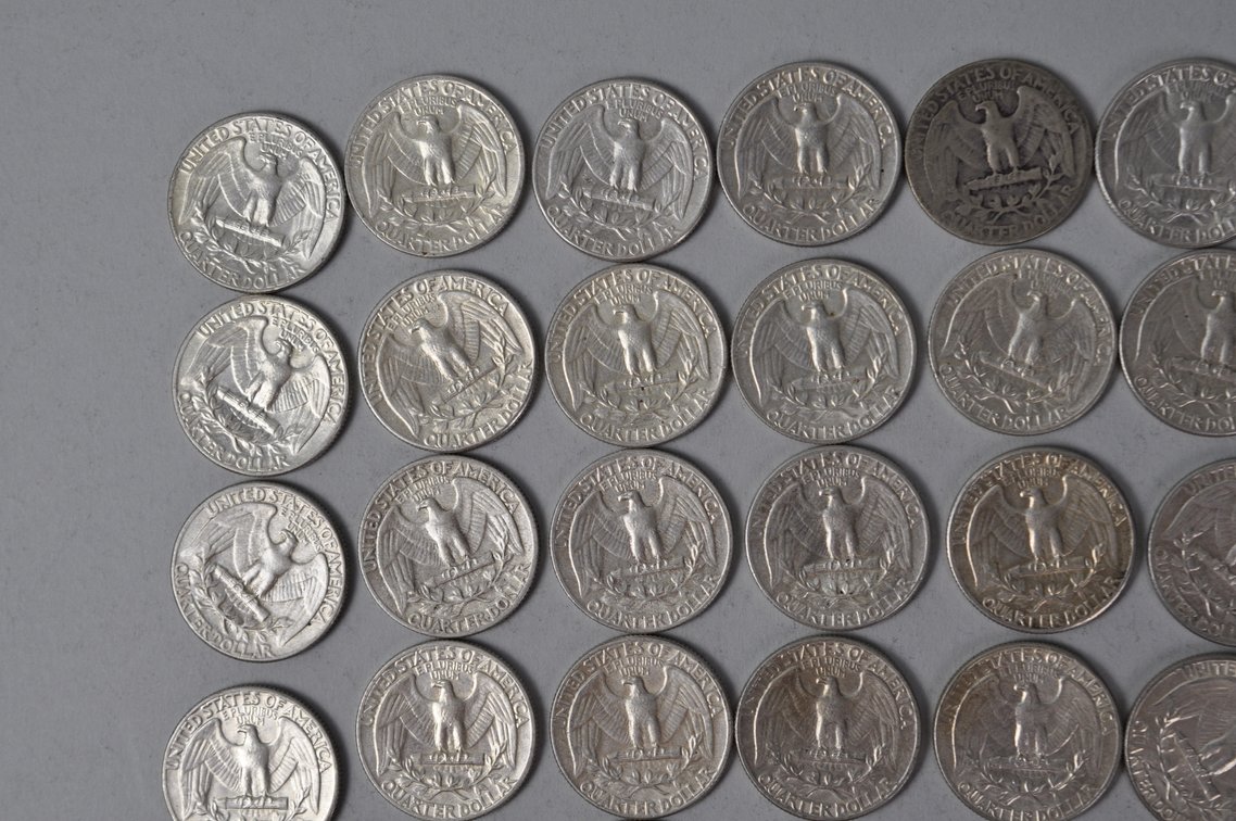 1945 and 1964 US Silver Quarters, photo 7 of 10