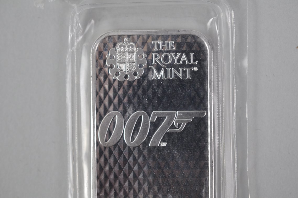 Two The Royal Mint 007 1 ozt .9999 Fine Silver Bars, photo 4 of 12