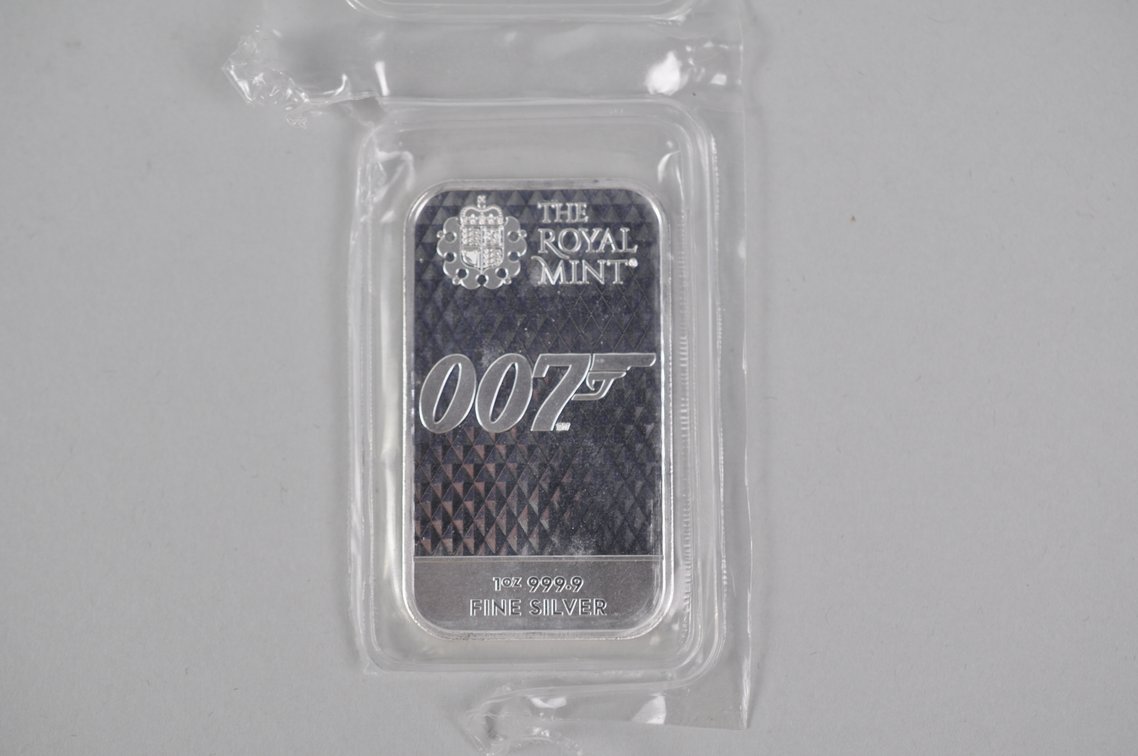 Two The Royal Mint 007 1 ozt .9999 Fine Silver Bars, photo 3 of 12