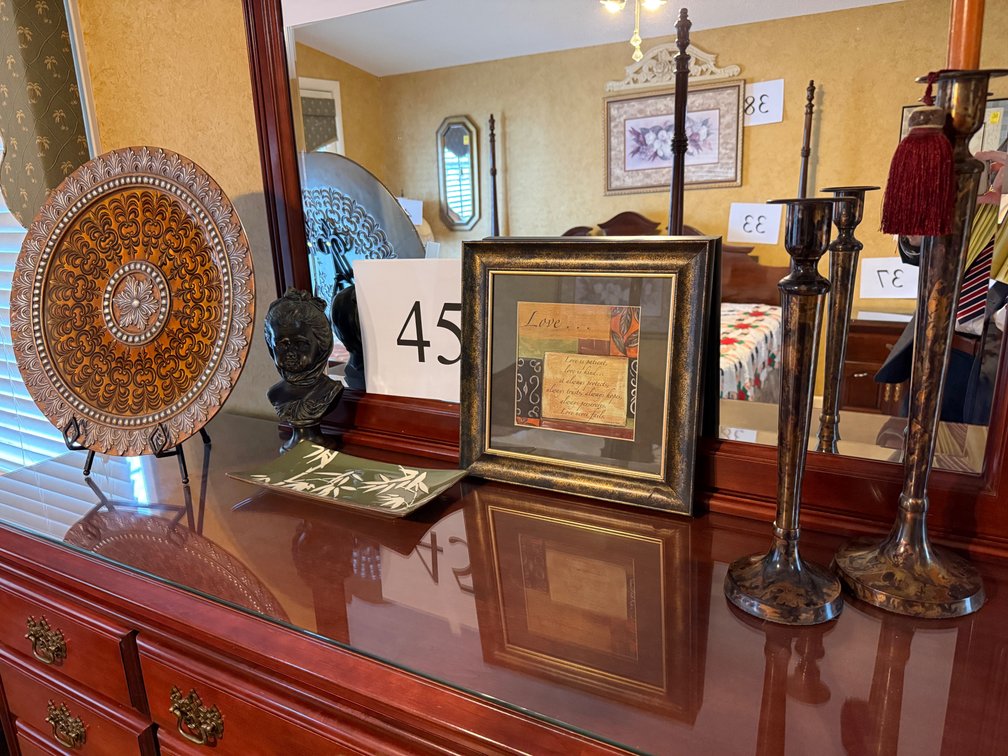 DECORATIVE ITEMS