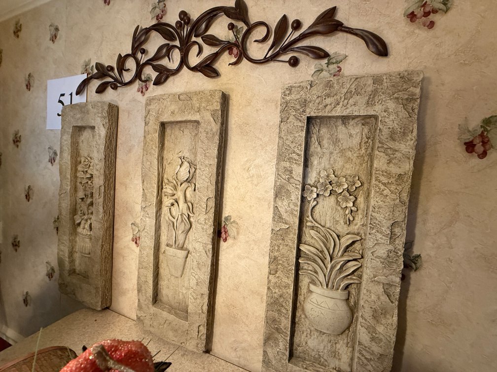 3 POLYRESIN ROSE PLAQUES 30"