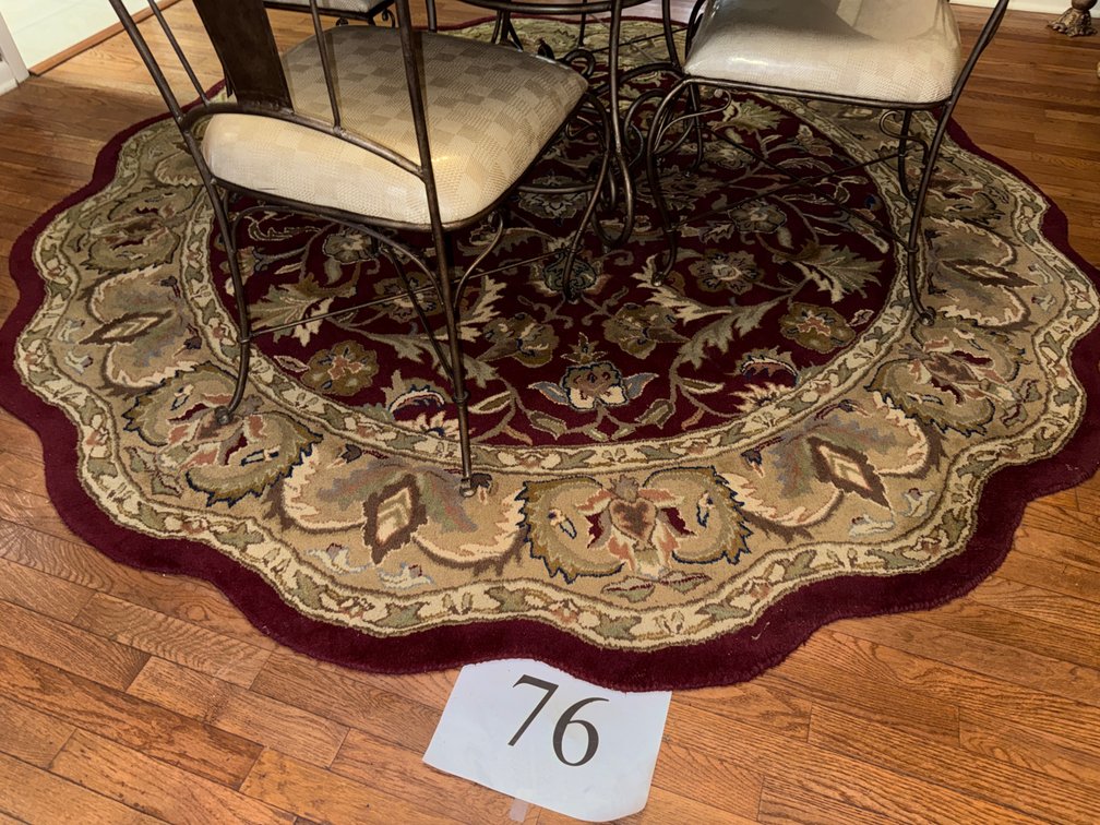 SCALLOPED EDGE 8' AREA RUG