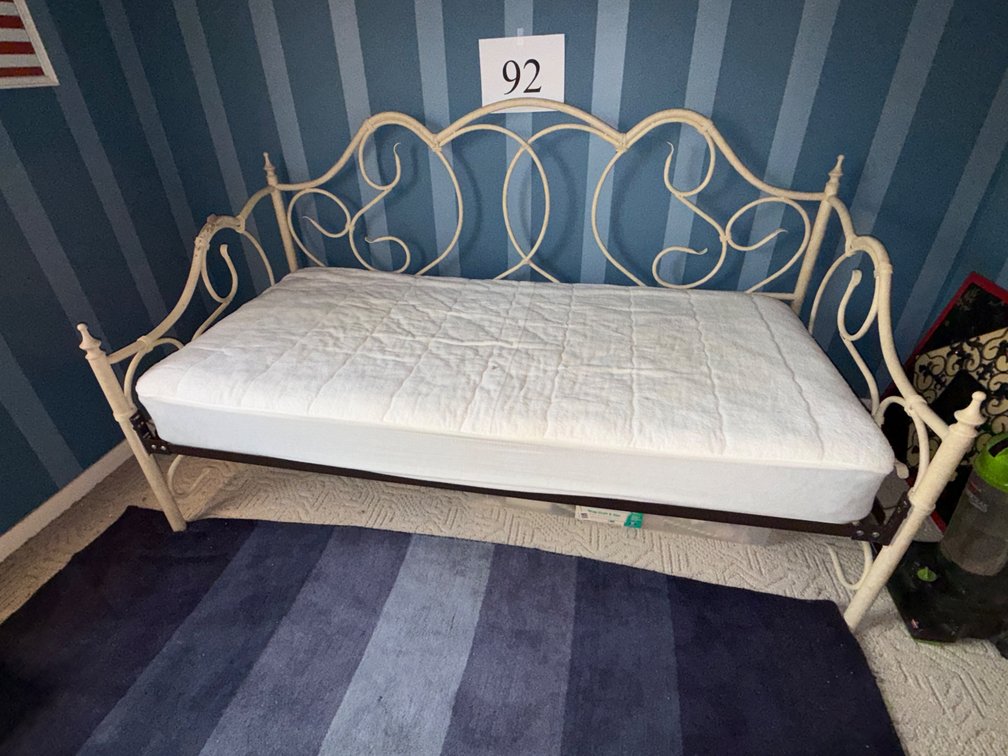 TWIN SIZE DAY BED