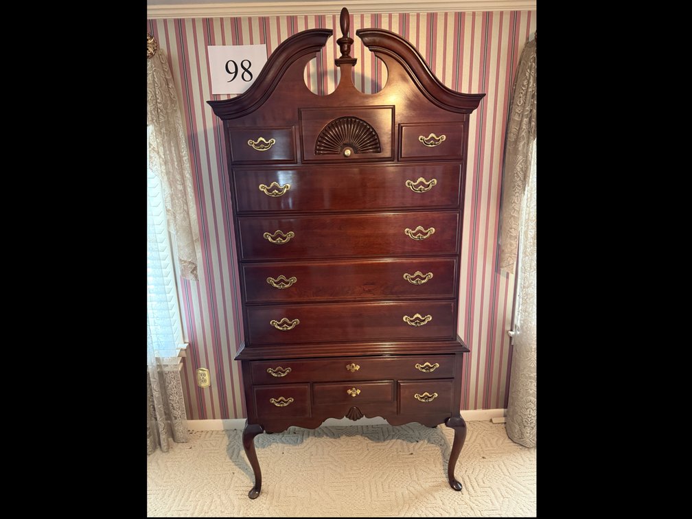 11 DRAWER CHEST ON CHEST OF DRAWERS