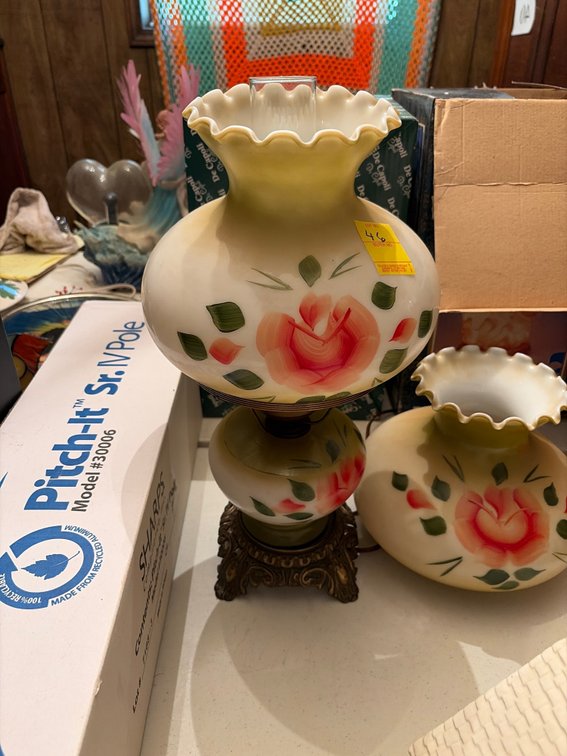 Hand painted banquet lamp w/ extra shade