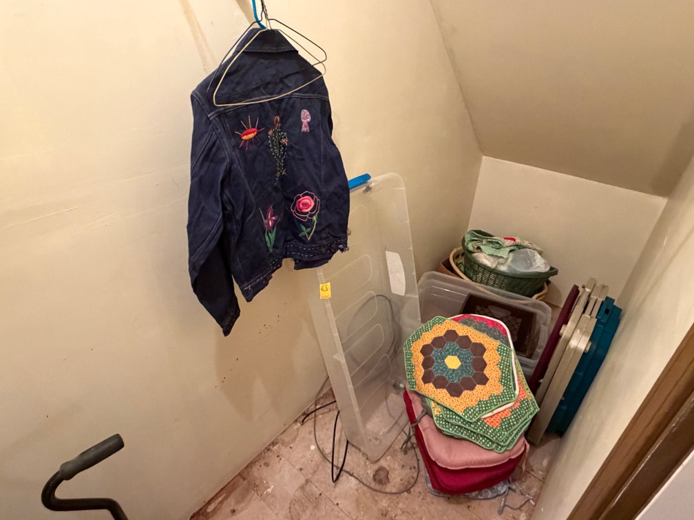CORNER CLOSET DEAL, TOTES, PADDING,E TC