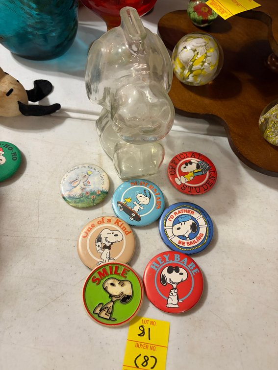 7 SNOOPY PINS & SNOOPY BANK