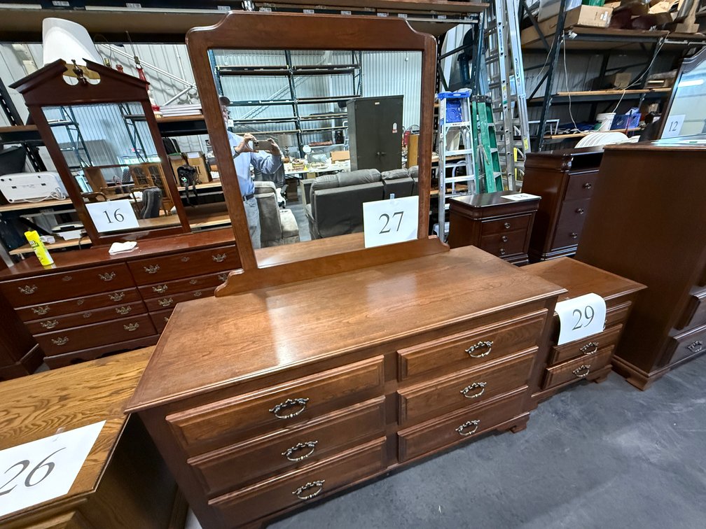 APPROX 5'WIDE 6 DRAWER DRESSER