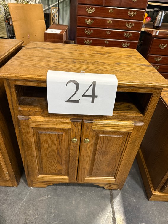 2 DOOR OAK MEDIA CABINET/TV STAND