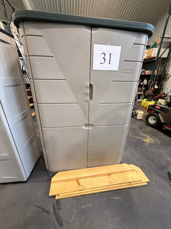 APPROX 6'X4' RUBBERMAID 2 DOOR CABINET WITH 3 WOOD SHELVES