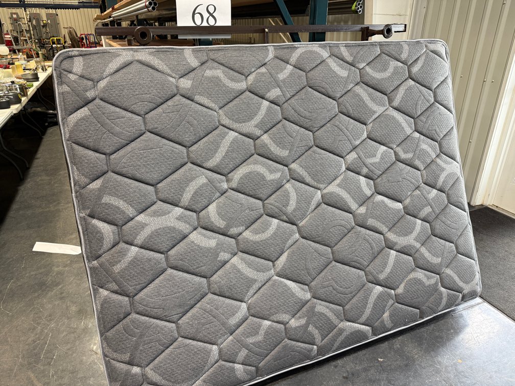 QUEEN SIZE AMERICAN BEDDING MATTRESS