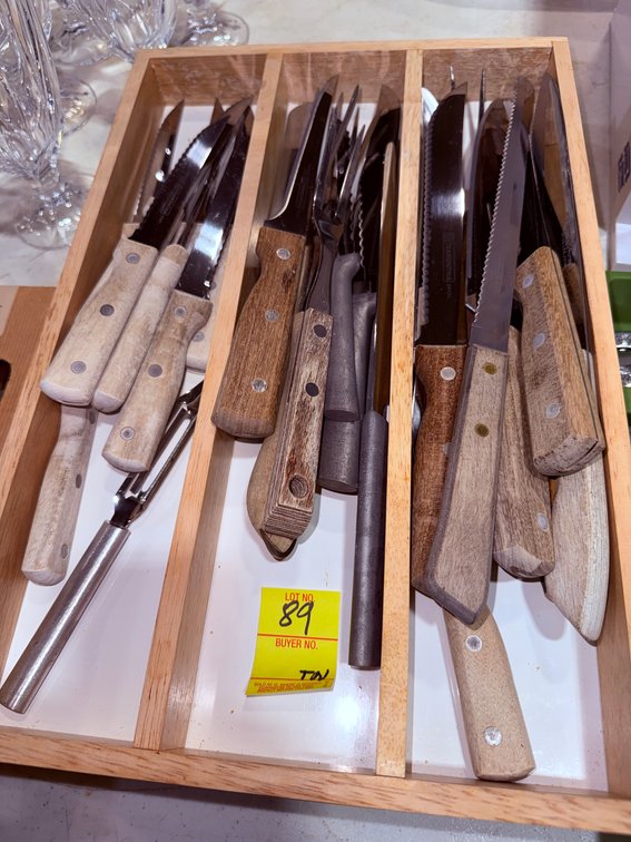 WOOD TRAY OF KNIVES WITH EXTRA TRAY