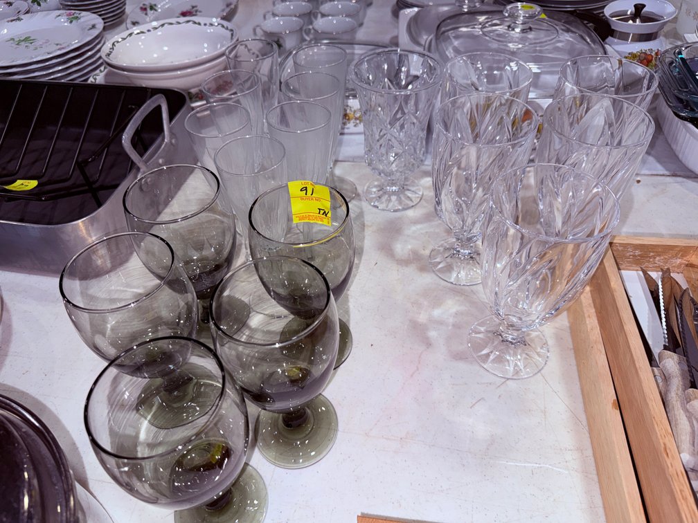 APPROX 18 MIXED GLASSES