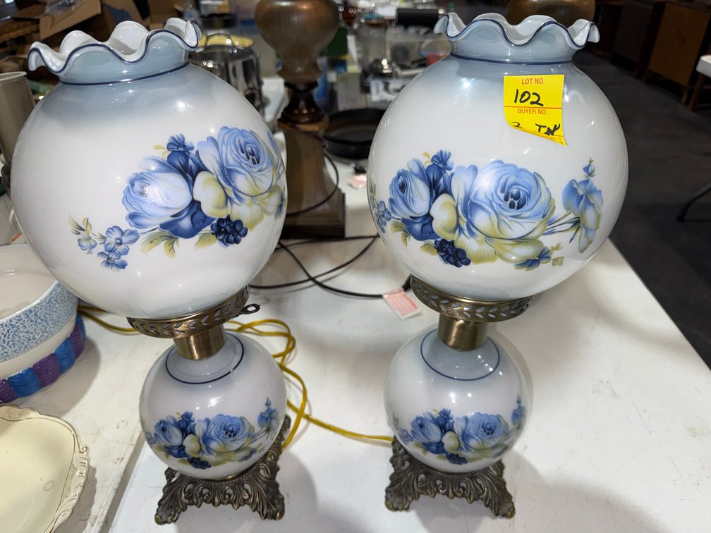 PR OF BANQUET LAMPS