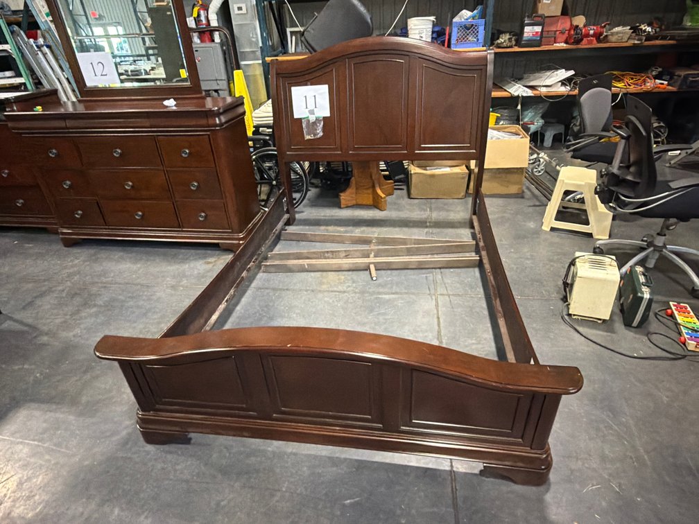 QUEEN SIZE BED DARK CHERRY FINISH