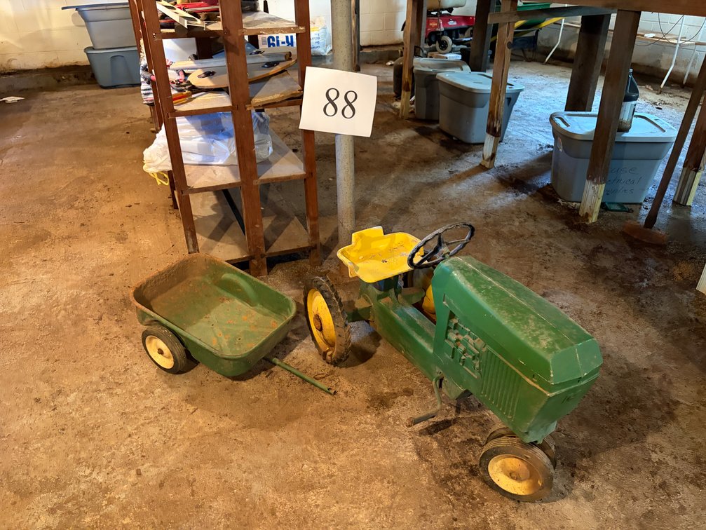 CAST TRICYCLE PEDAL TRACTOR WITH WAGON