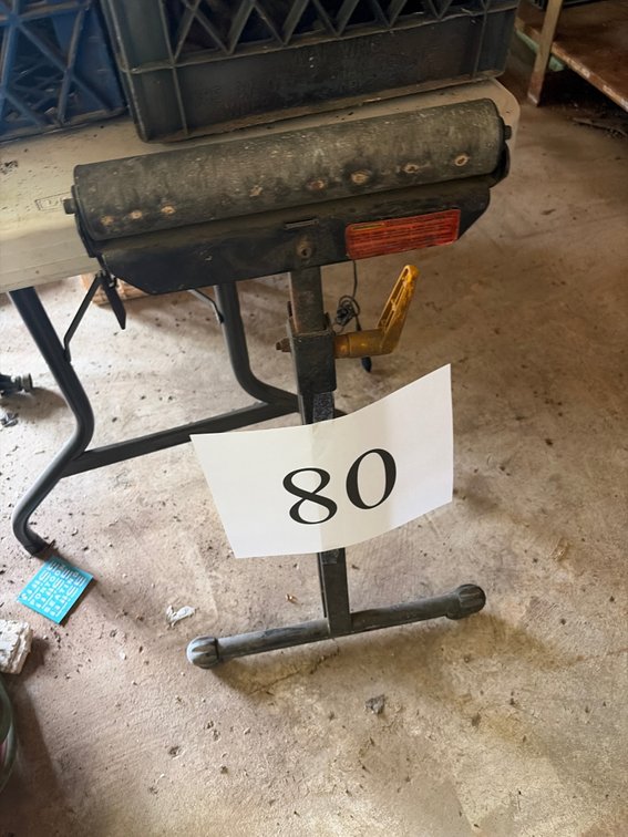 Adjustable steel roller stand