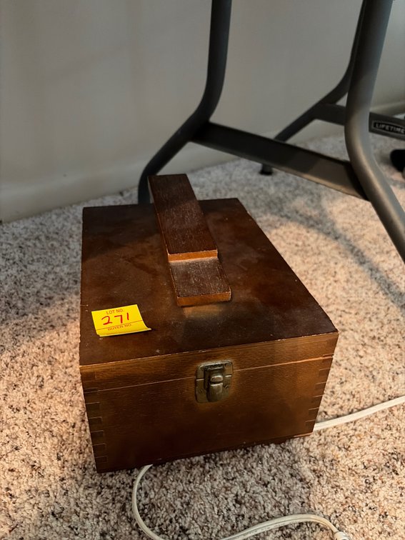 Shoe shine box