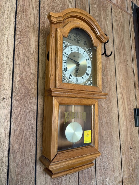 Quartz westminster chime battery clock