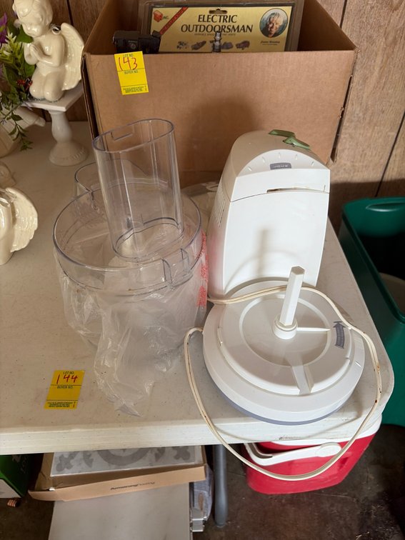 Black & decker food grinder.