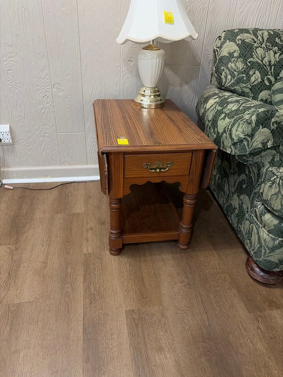 Drop leaf end table