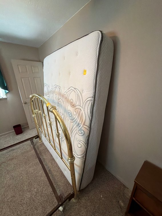 Queen size bed mattress