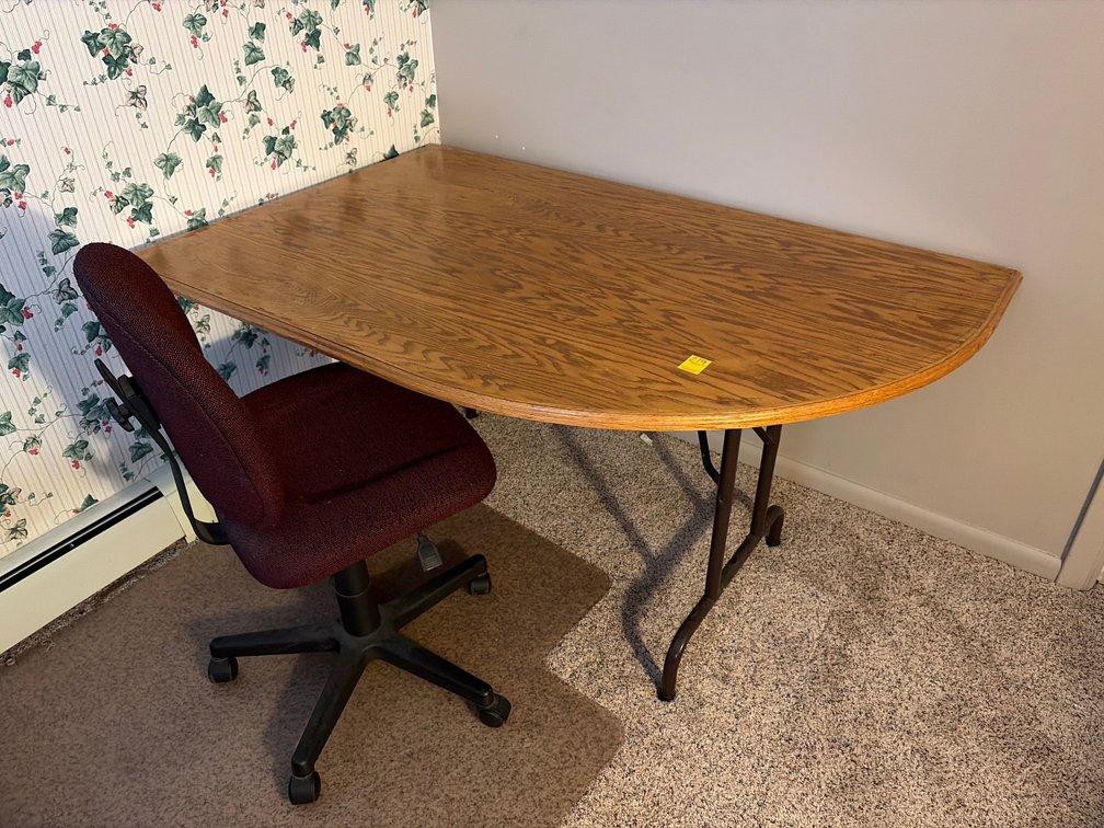 Corner desk with chair