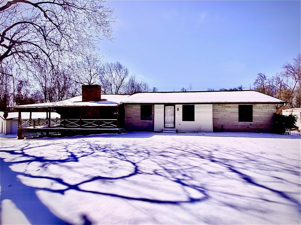 Tract 1: ±1 Acre with Home