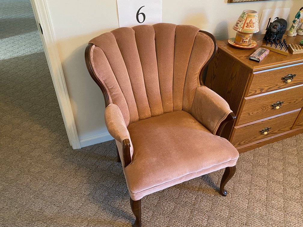 WINGBACK ARM CHAIR WITH QUEEN ANNE LEGS