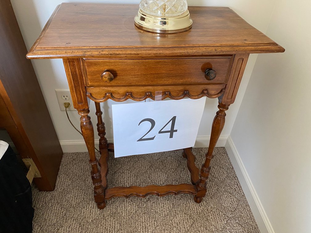 ONE DRAWER SIDE TABLE 